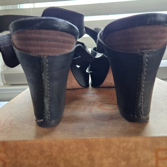 Women's Bernardo Black Leather Sandals  Size 9 1/2 Medium - Picture 10 of 11